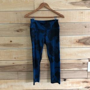 Lululemon Athletic Watercolor Blue Capris Size 6